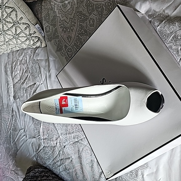 White and Black Pumps - Picture 2 of 5